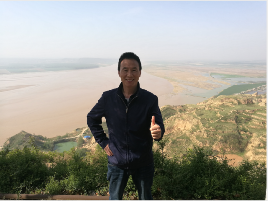 AG旗舰厅技术总工黄河边留影  